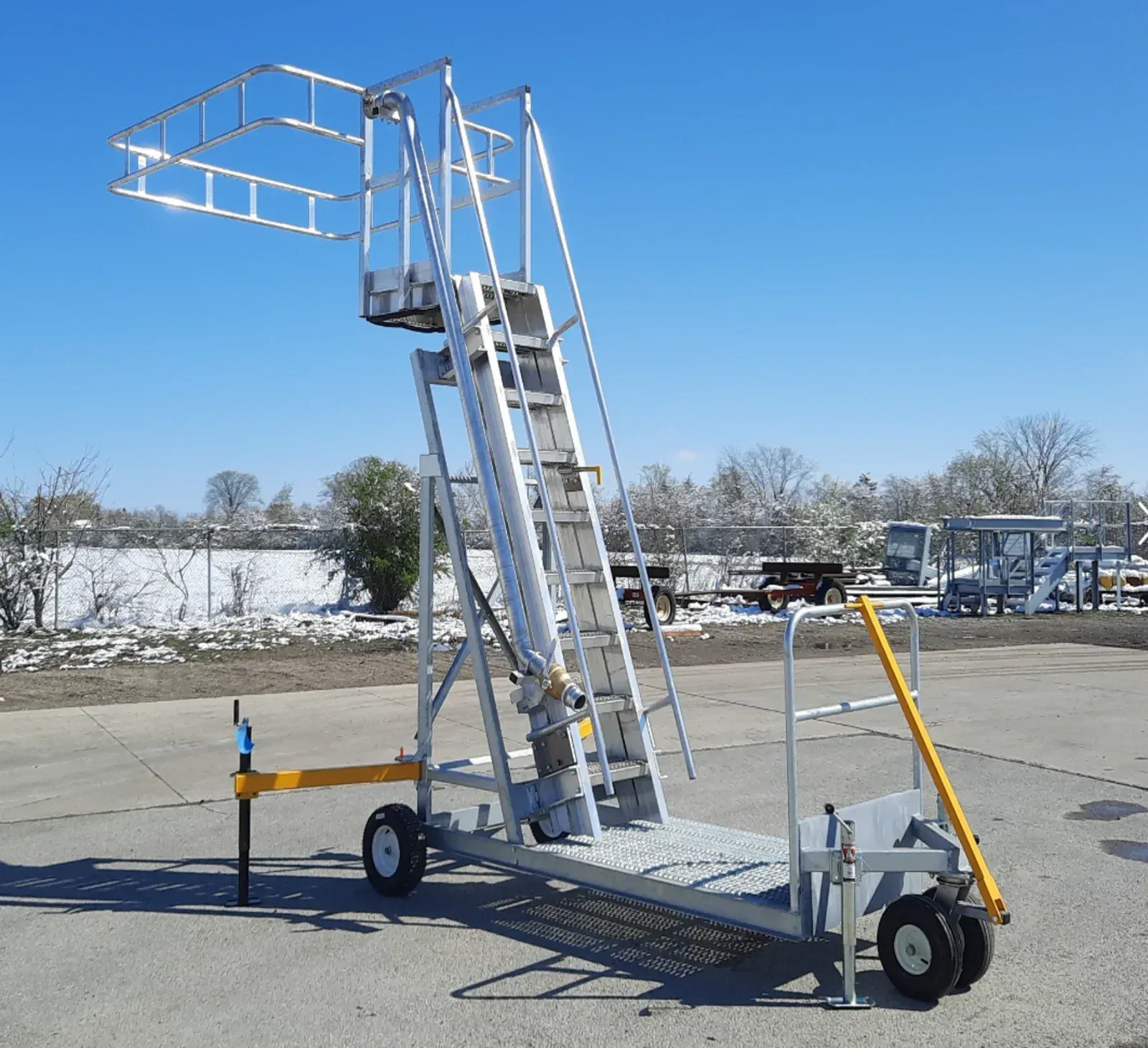 Detail view of a portable loading-access platform